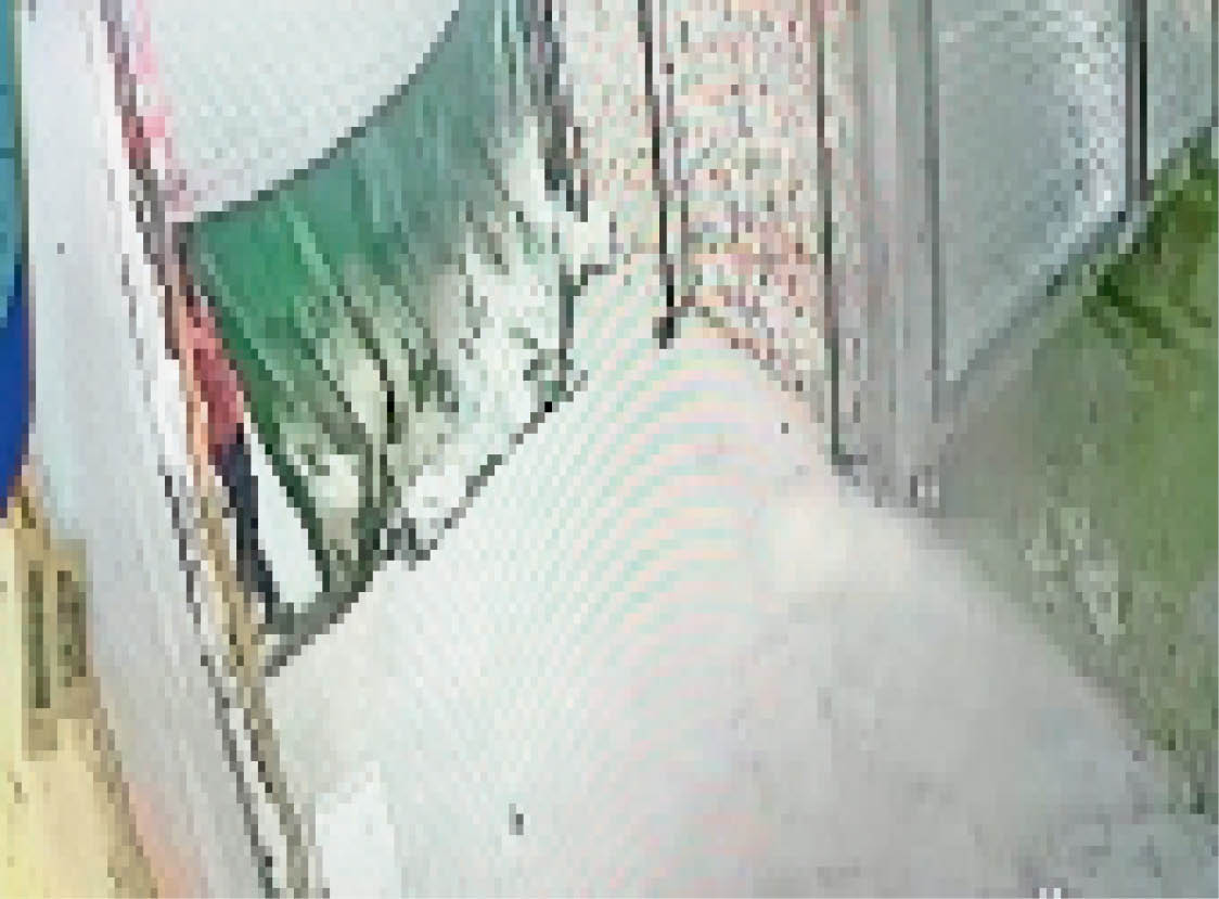 The alarm rang as soon as the shutter was broken, an automatic call