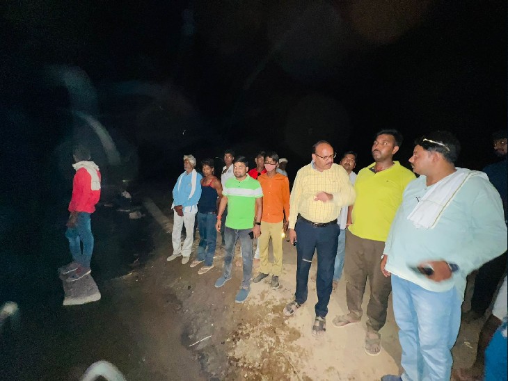 शुक्रवार देर शाम तीनों बच्चियां डूब गई थीं। रात भर सर्च ऑपरेशन चला।