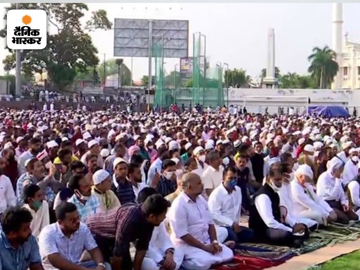 केरल के राज्यपाल आरिफ मोहम्मद खान ने तिरुवनंतपुरम के चंद्रशेखरन नायर स्टेडियम में नमाज अदा की।