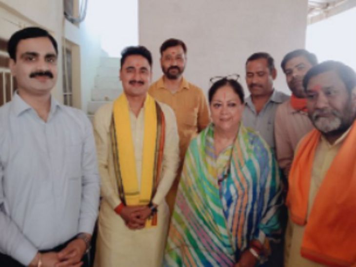 पीतांबरा एवं पीतांबरा पीठ ट्रस्ट की अध्यक्ष एवं राजस्थान की पूर्व सीएम वसुंधरा दतिया पहुंचीं।