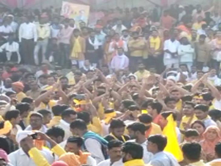 रथ यात्रा में शामिल होने दूर-दूर से लोग आए थे।