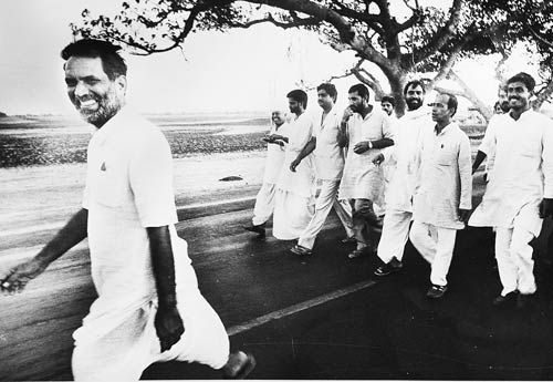 1983 में 4 हजार किमी लंबी पदयात्रा करने वाले चंद्रशेखर 1990 में देश के प्रधानमंत्री बने।