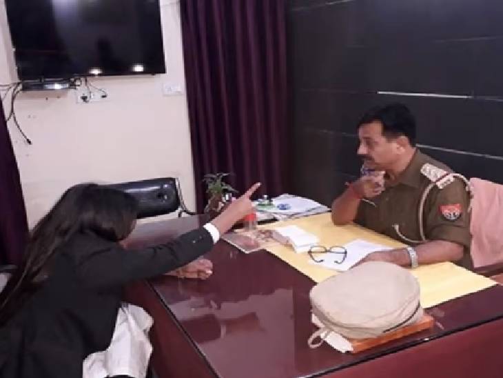Sitting in the police station, the female advocate created a ruckus in front of the police