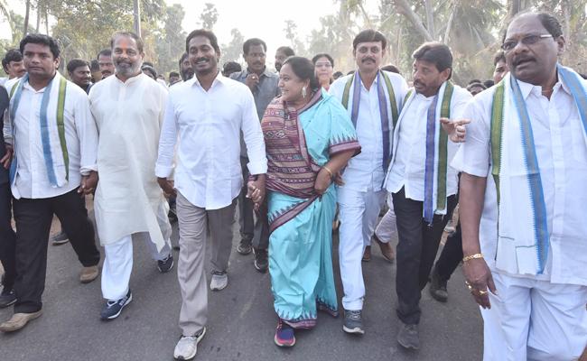 पैतृक गांव से यात्रा की शुरुआत कर जगन मोहन ने करीब 2 करोड़ लोगों से संपर्क साधा।