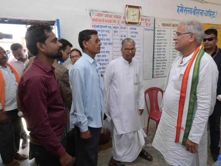 इस दौरे में मुख्यमंत्री स्कूल, अस्पताल, आंगनबाड़ी, गौठान, पंचायत भवन और तहसील कार्यालयों का निरीक्षण भी कर रहे हैं।