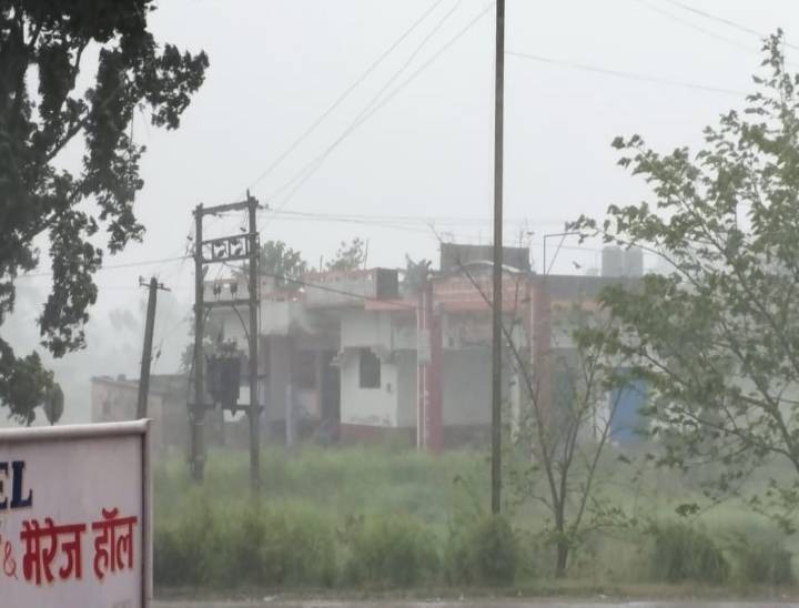पूर्वी हवा के कारण बदला मौसम।