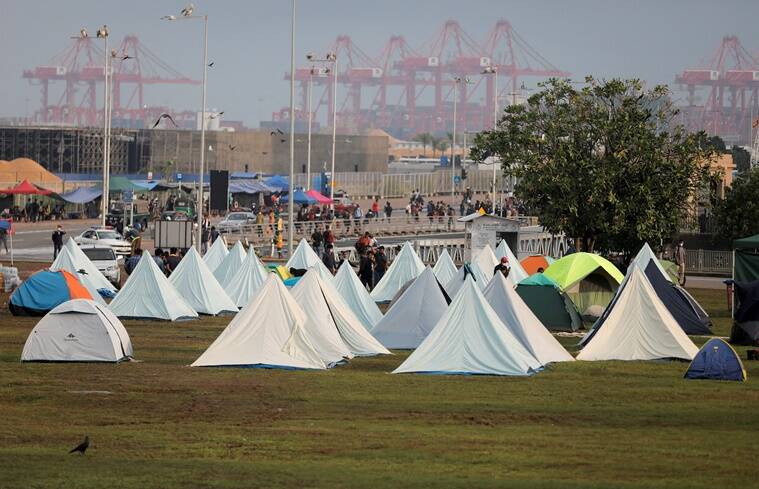 सिंहली में गामा का मतलब गांव होता है। लोगों जगह-जगह तंबू लगाकर टेम्पररी गांव बनाते हैं और यहीं से राष्ट्रपति गोटबाया राजपक्षे के विरोध में Gota Go Gama आंदोलन चलाते हैं।