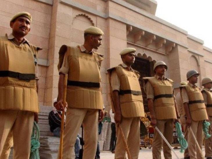 Force has been deployed outside Gyanvapi. People have been asked to remain alert.