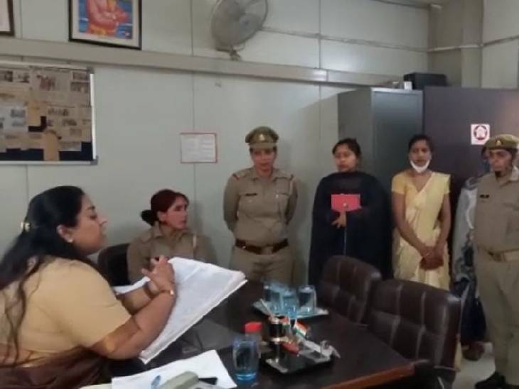 The Vice-Chairman of the Commission took information from the entire staff about the negligence of the center manager's apprentice and work and also checked their mobiles.