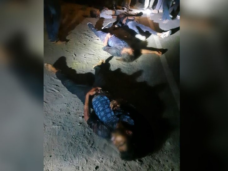 औरंगाबाद में सड़क हादसे में 5 लोगों की मौत हो गई, जबकि 2 अन्य घायल हैं।