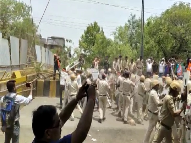 जांजगीर में पुलिस से भिड़ गए कार्यकर्ता, फिर जमकर हंगामा हुआ है।