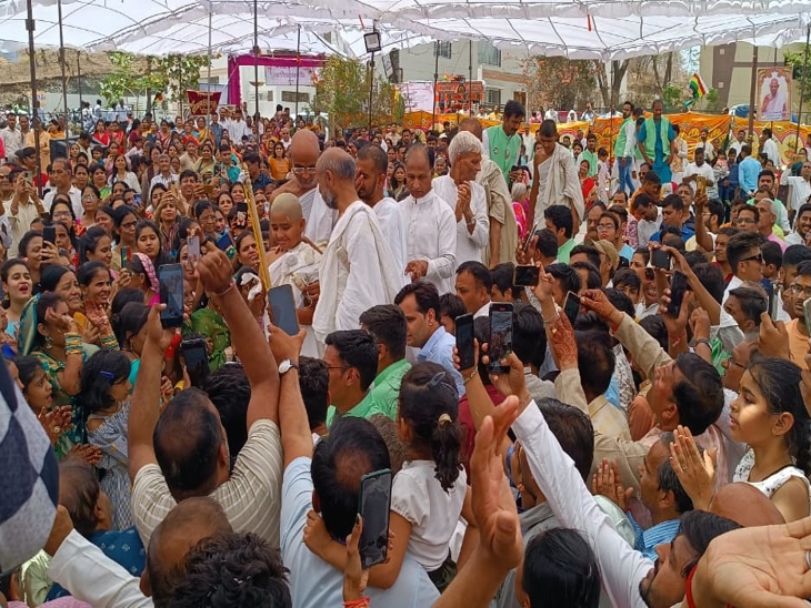 First cut the cake, then tied the rakhi, listened to the lullaby from
