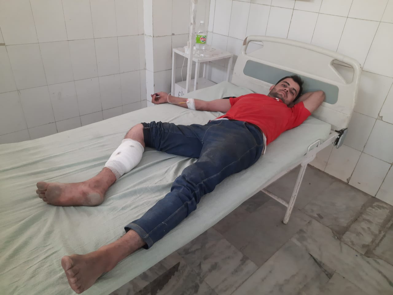 जिला अस्पताल में भर्ती नाजिम।