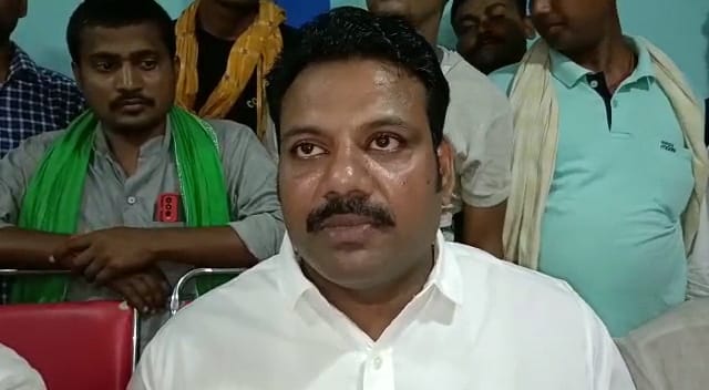 भागलपुर के युवा राजद अध्यक्ष अशफाक आलम को पद से हटाया गया है।