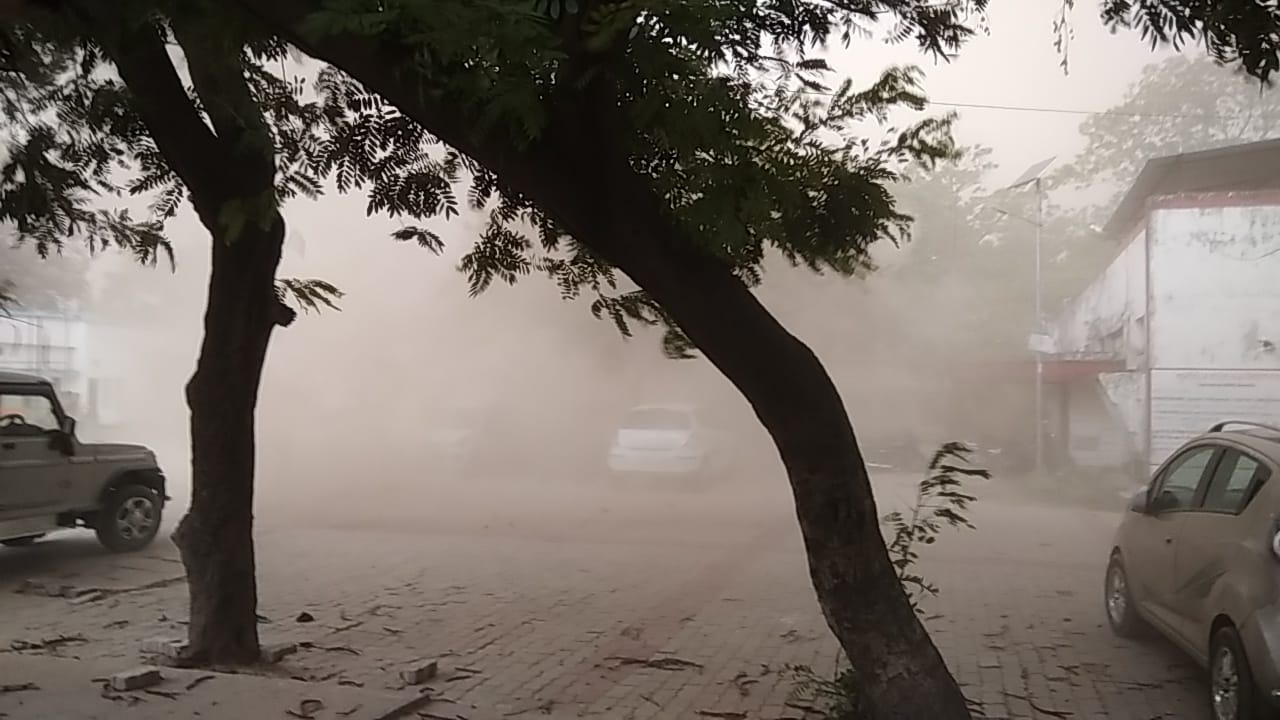 गोपालगंज में बारिश।