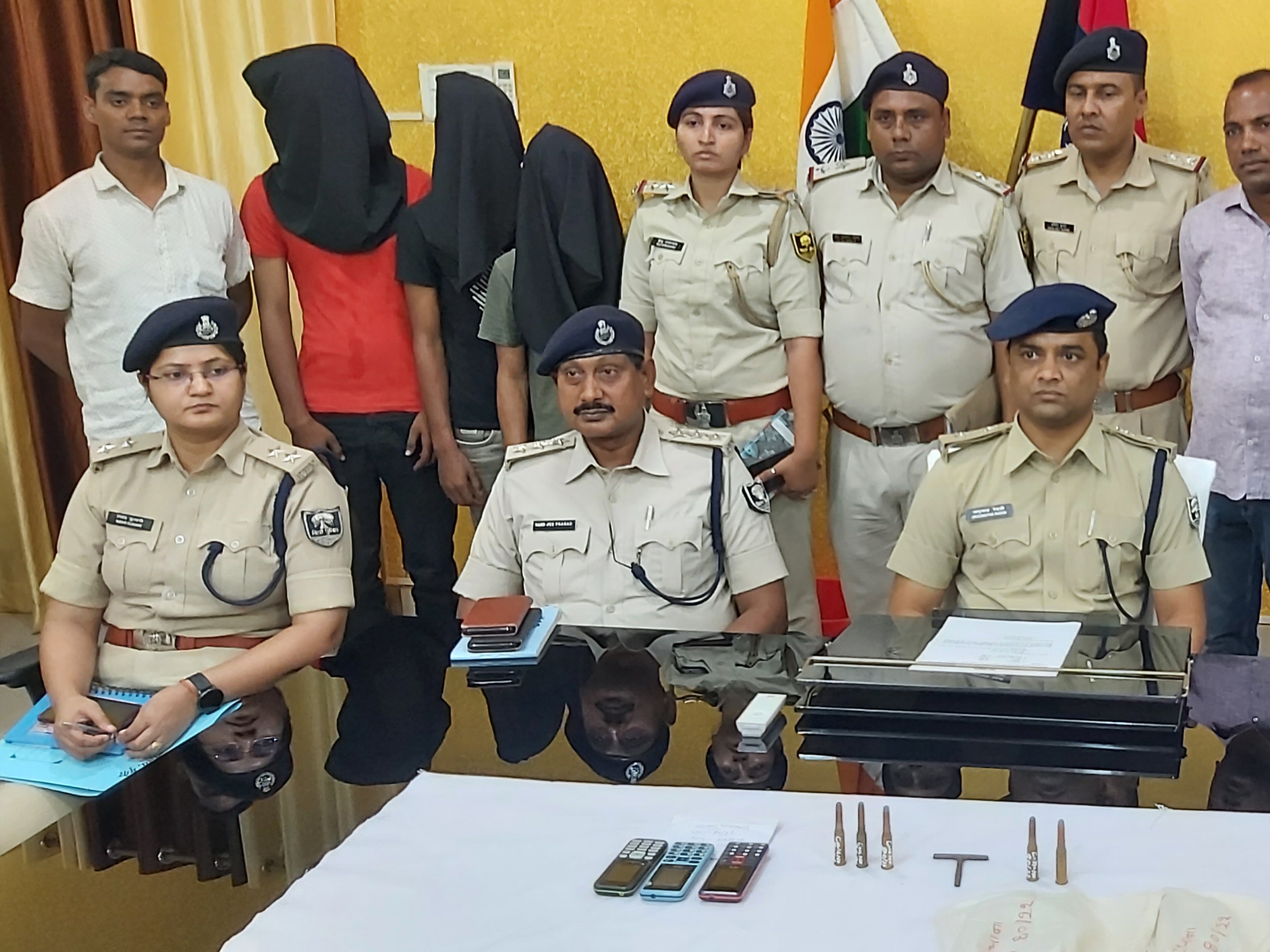 32 शराब भट्ठियों को किया गया ध्वस्त, 64 शराब बनाने के उपकरण भी बरामद किए गए | 32 liquor kilns were demolished, 64 liquor making equipment also recovered - Dainik Bhaskar