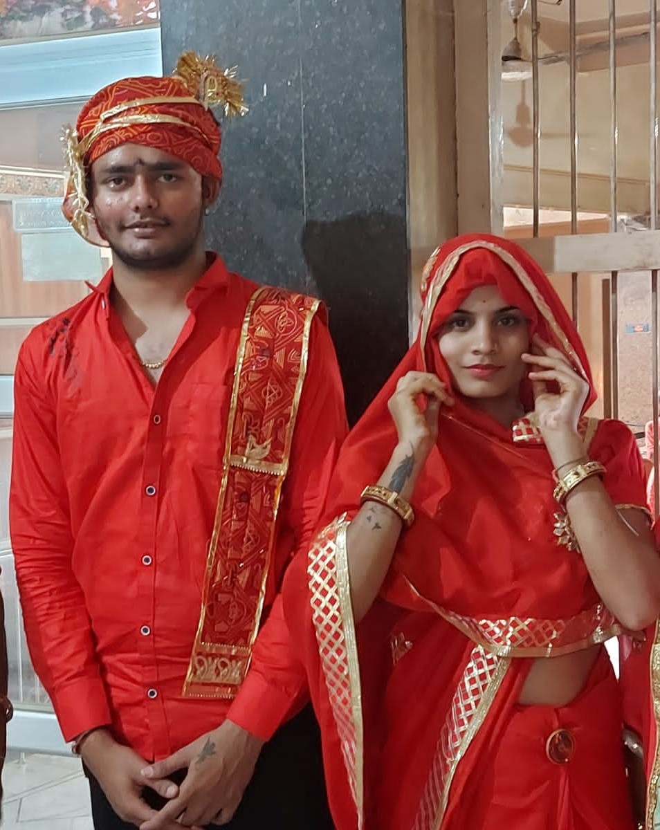 नीरज पंवार और संजना यादव बेगम बाज़ार स्थित इलाके कोलसावाड़ी में ही रहते थे। दोनों एक-दूसरे को प्यार करते थे।