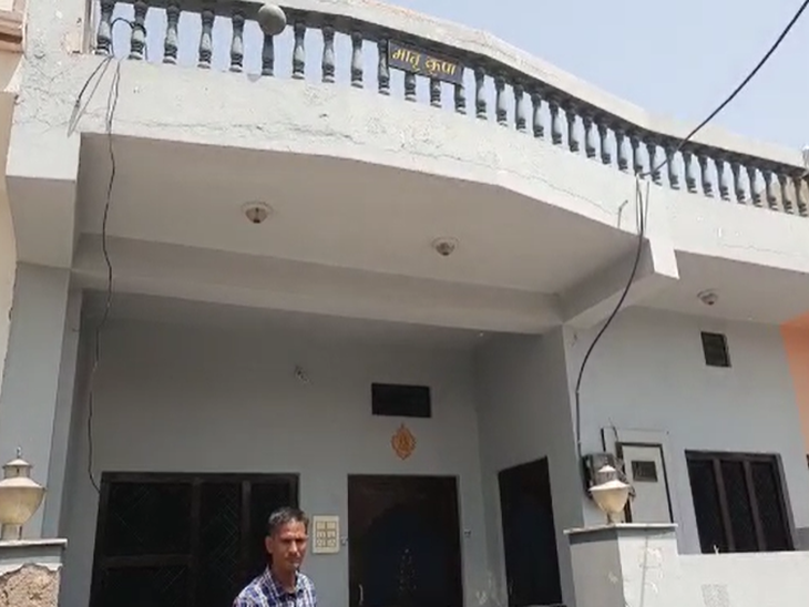 मकान, जहां चोरी हुई।