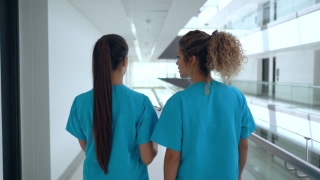 चर्चा है कि डॉक्टर अन्य नर्स के साथ भी संबंध बना चुका है।