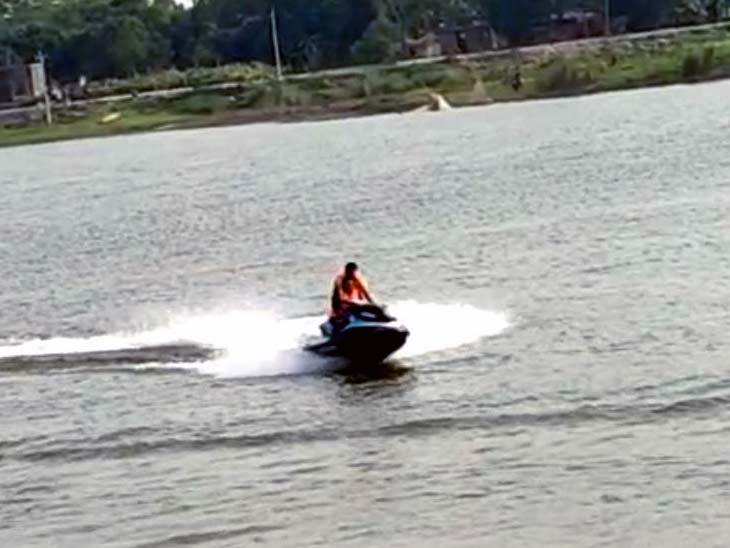 वाटर एडवेंचर्स सपोर्ट में पैरासेलिंग का सफल ट्रायल, बिहार का है पहला वाटर  स्पोर्ट्स | Enjoy Goa's Parasailing in Bettiah, Successful trial of  parasailing in water adventures support ...