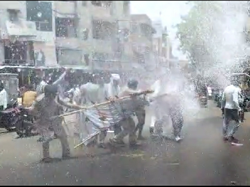 जिला प्रशासन की निकाली अर्थी, अधिकारियों के साठगांठ से शहर में बिछ रहा