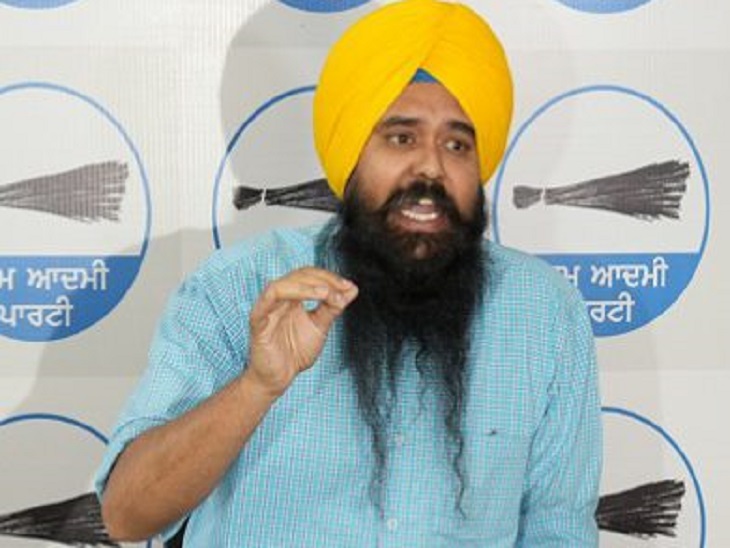आप के मुख्य प्रवक्ता मालविंदर सिंह कंग