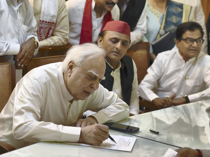 UP चुनाव में हार के बाद से ही अखिलेश यादव लगातार अपने ही पार्टी के नेताओं के निशाने पर हैं। आजम खान के जेल से छूटने के बाद कई तरह की अटकलें लगाई जा रही हैं।