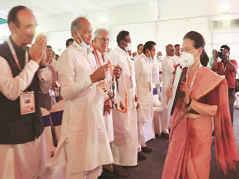 कांग्रेस ने पिछले दिनों चिंतन शिविर में घोषणा की थी कि अब संगठन और अन्य पदों पर 50 साल से कम उम्र के लोगों को 50% हिस्सेदारी दी जाएगी।