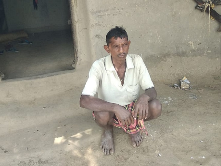 मीना के पिता बुधेश्वर खलखो ।