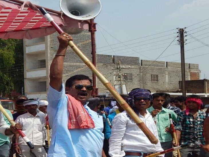 तस्वीर अमित बघेल की, इन्हें ही गिरफ्तार करने की मांग की जा रही है।