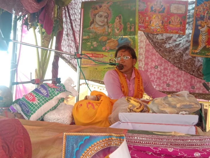 The narrator told the story of the devotee Prahlad in the Bhagwat story