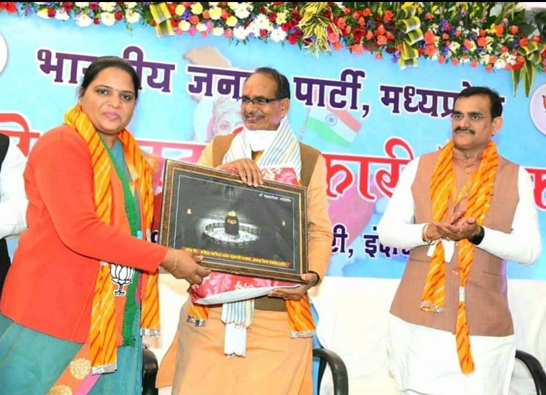 कविता पाटीदार राष्ट्रीय महासचिव कैलाश विजयवर्गीय की समर्थक मानी जाती हैं।