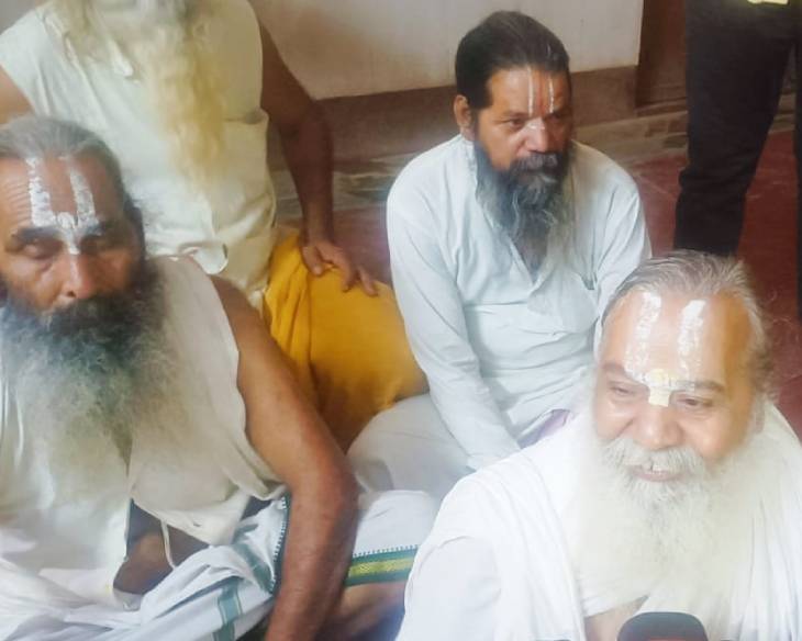 महंत नृत्य गोपाल दास के उत्तराधिकारी महंत कमल नयन दास शास्त्री ने बताया कि जन्मोत्सव में सीएम योगी और सीएम धामी आ रहे हैं
