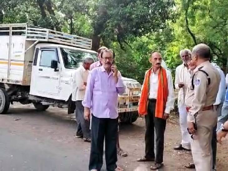 घटनास्थल पर पहुंचे टीआई विनोद पाठक।
