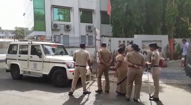 अजनेरी में भारी संख्या में पुलिसबल की तैनाती की गई है।