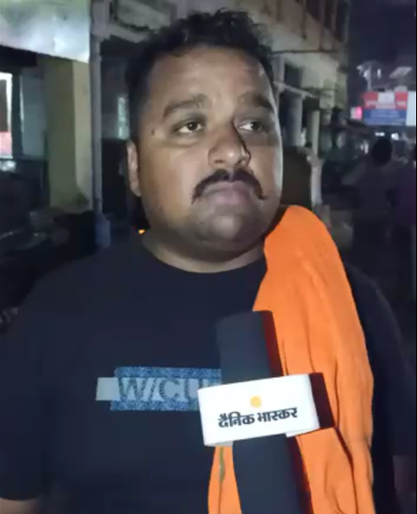 हिंसा वाले इलाके के दुकानदार चश्मदीद अभिषेक गुप्ता।