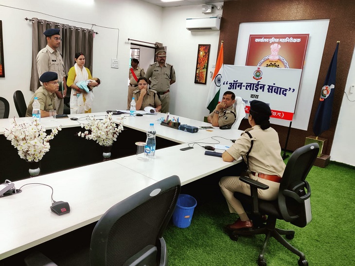 वर्चुअल संवाद कार्यक्रम में IG सुनी पुलिसकर्मियों की समस्याएं। इस दौरान बच्चे को लेकर पहुंचा सिपाही।