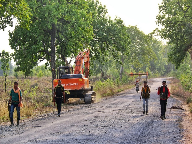 6 किलोमीटर सड़क बन गई है।