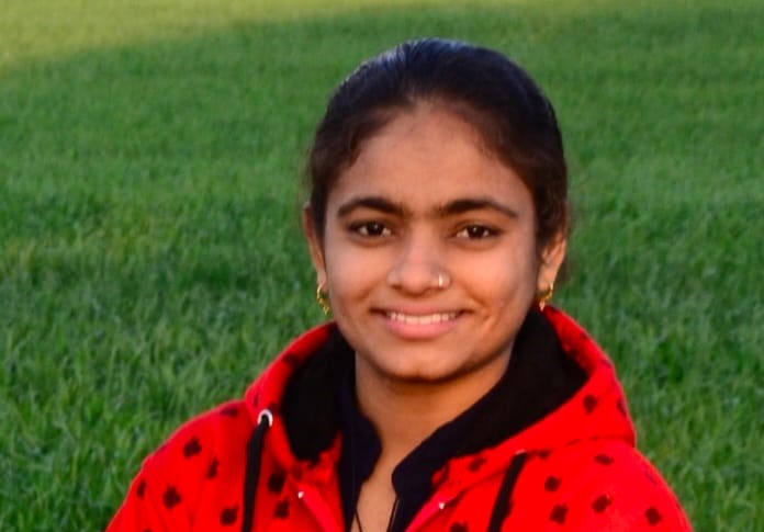 सुरपुरा के सरकारी स्कूल में पढ़ने वाली दया शर्मा ने 87.20 परसेंट अंक प्राप्त किए हैं। दया ने सर्वाधिक मार्क्स हिन्दी अनिवार्य में 91 प्राप्त किए हैं।