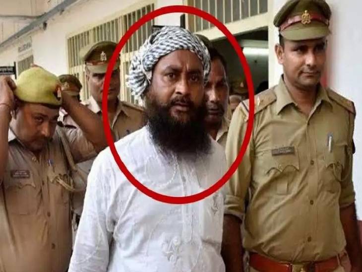 ये तस्वीर वाराणसी में 7 मार्च 2006 को हुए ब्लास्ट के आरोपी वलीउल्लाह की है। 5 अप्रैल 2006 को पुलिस ने उसे गिरफ्तार किया था।