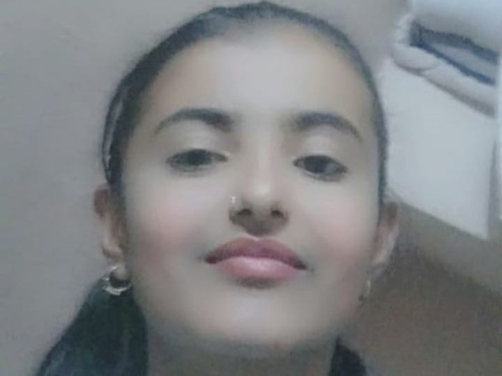 सीनियर सेकंडरी आर्ट्स में बीकानेर की निशा पूनिया ने 97.60 परसेंट अंक लिए हैं।