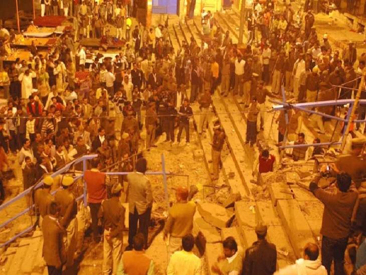 Seeing the screaming in Varanasi, there is a desire that such terrorists should be hanged openly.