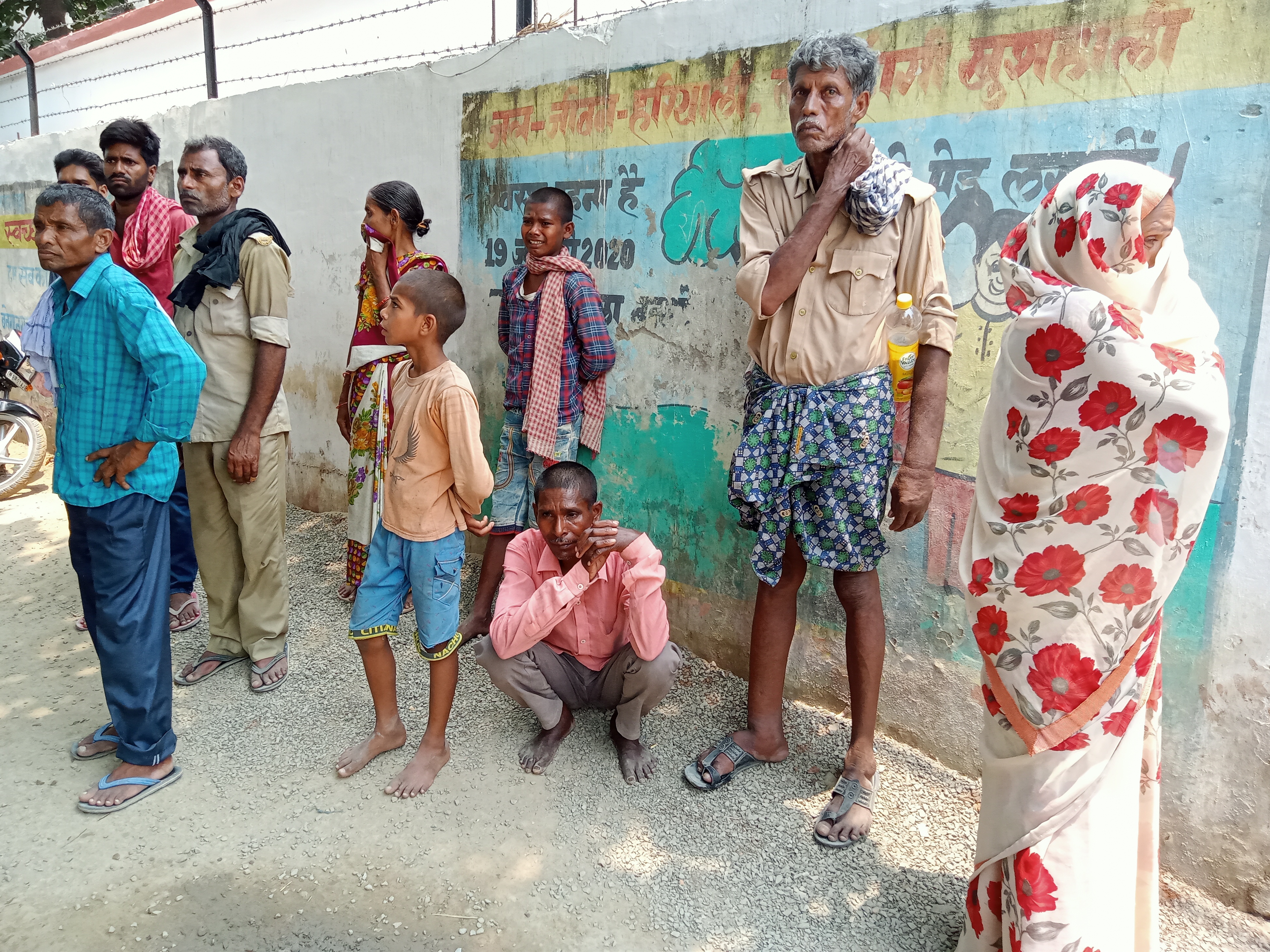 मृतका के परिजन।