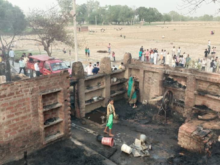 15 houses burnt to ashes, after 4 hours the fire brigade brought the ...