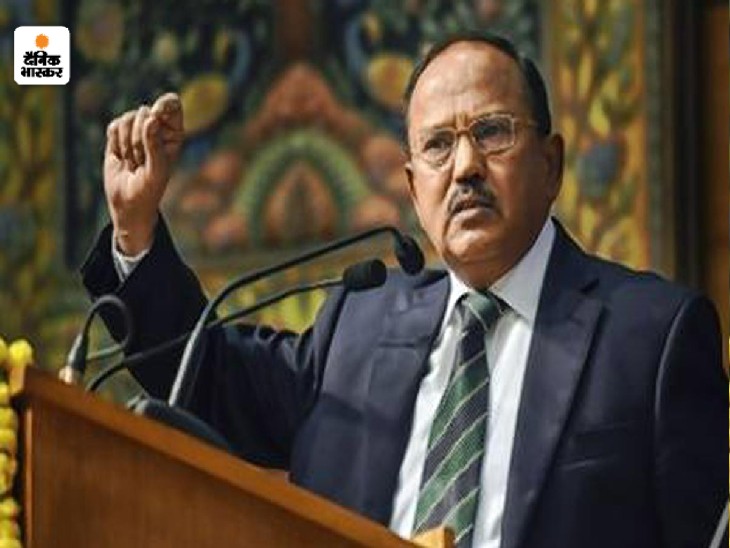 दुशांबे के सम्मेलन में नेशनल सिक्योरिटी एडवाइजर (NSA) अजित डोभाल ने रूस, चीन, ईरान और सेंट्रल एशियाई देशों के NSA को आतंकवाद से निपटने में अफगानिस्तान को मदद करने की बात कही।