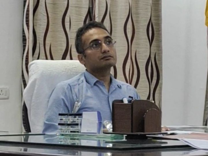 शिक्षा निदेशक गौरव अग्रवाल ने शनिवार को अवकाश के दिन ये आदेश जारी किए।