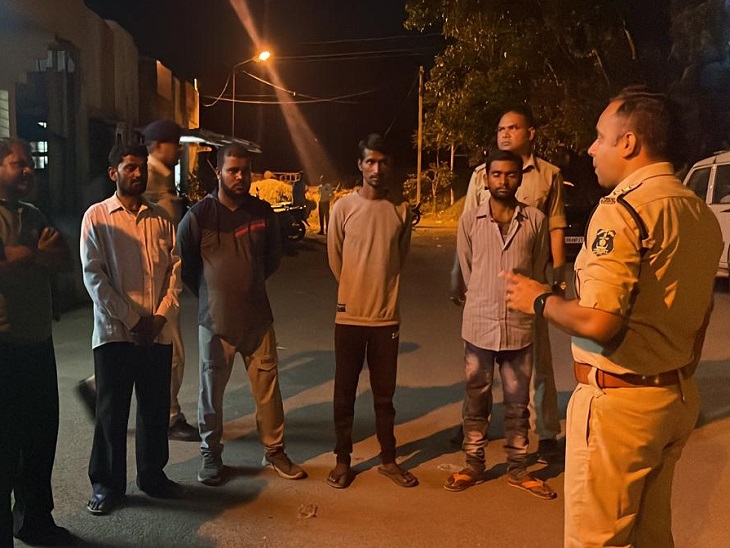 अलग-अलग थानों में पुलिस का एक्शन।