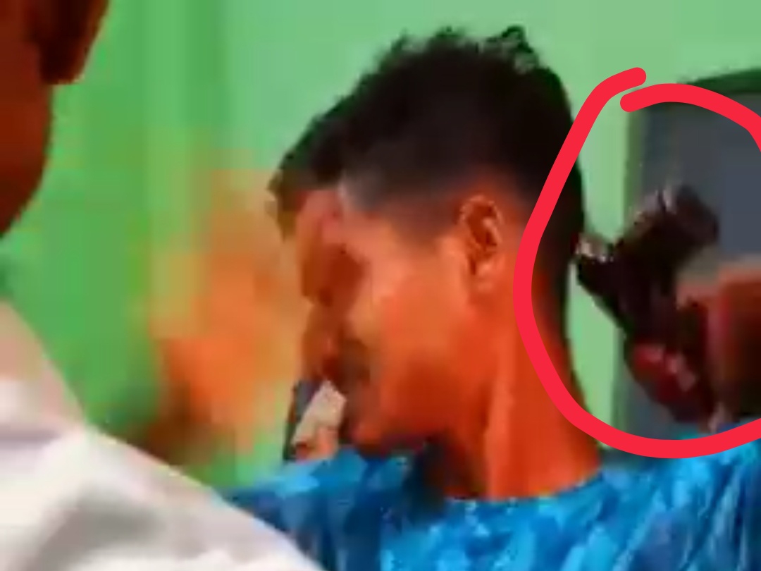 छात्रा के भाई ने पिस्टल की बट से टीचर को पीटा , थप्पड़ भी जड़ा | Student's brother beat teacher with pistol butt in Begusarai; Bihar Bhaskar Latest News - Dainik Bhaskar