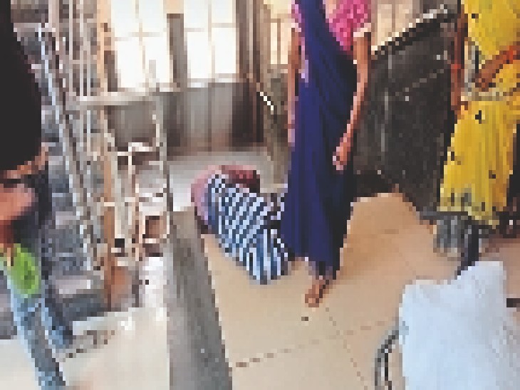 Elevator closed, pregnant woman getting dizzy from living, lying on the