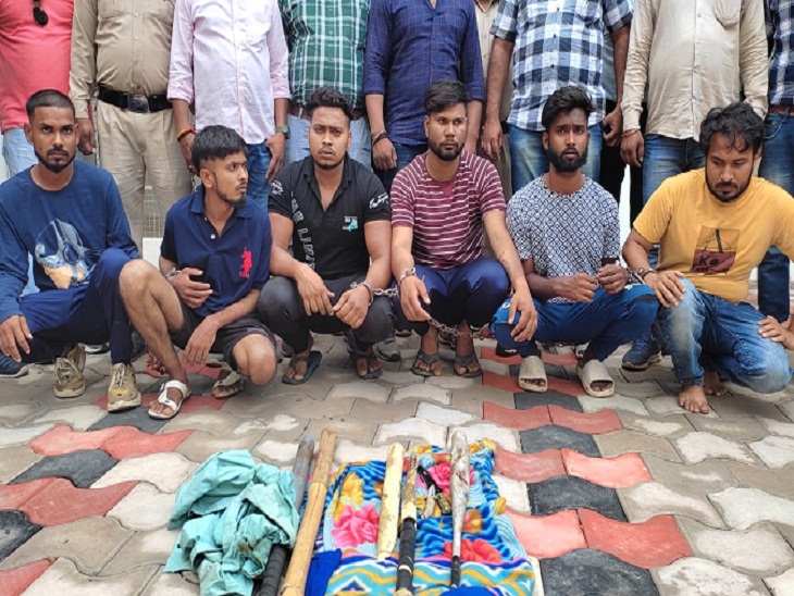 पुलिस गिरफ्त में आरोपी और वारदात में प्रयुक्त हथियार।